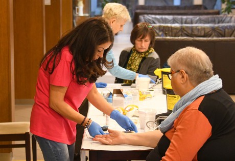 Nagy érdeklődés mellett rendezték egészségnapot a Köfém Művelődési Házban